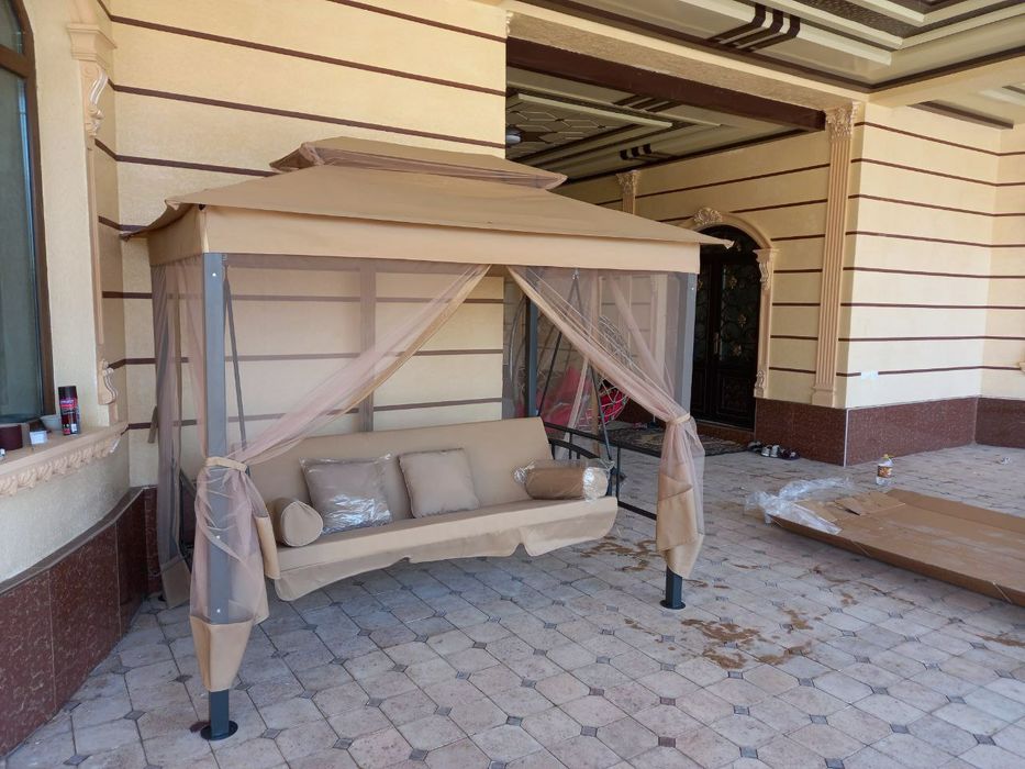 Садовая качеля с москитной сеткой