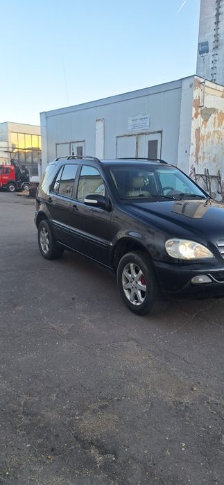 Mercedes ML 2.7 autoutilitara