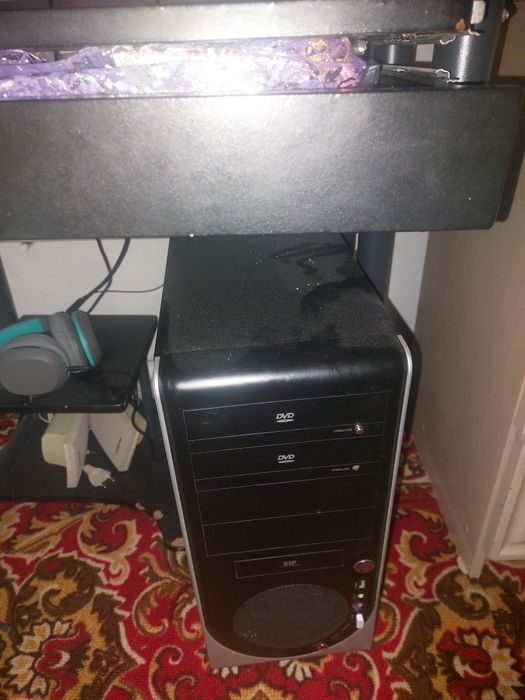 Продам комп в комплекте игры есть срочно