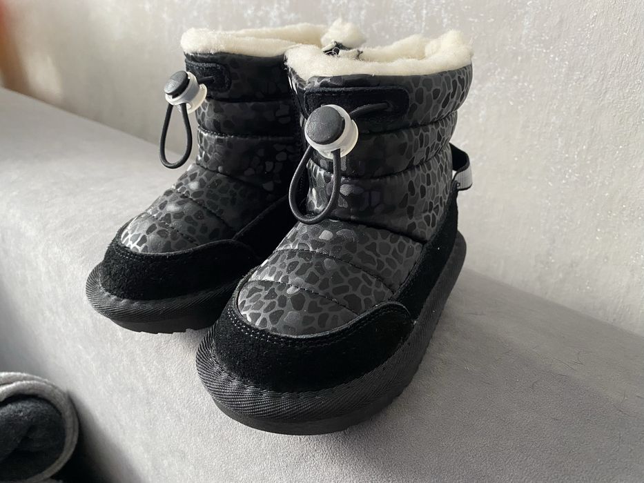 Продам угги на малыша