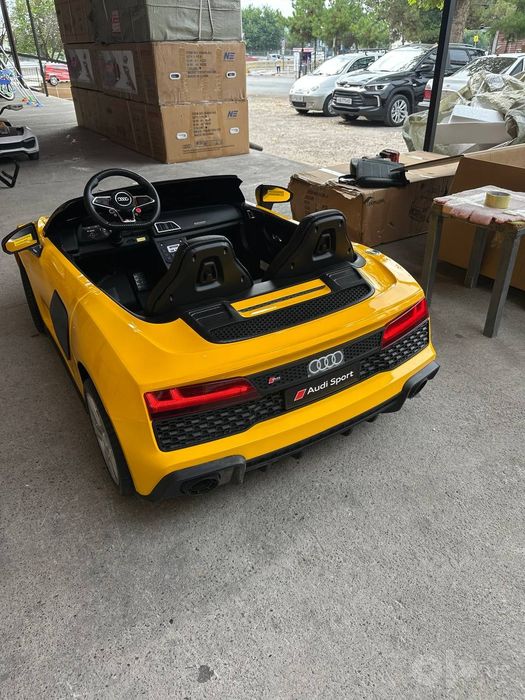 Bolalar moshinasi Audi r8