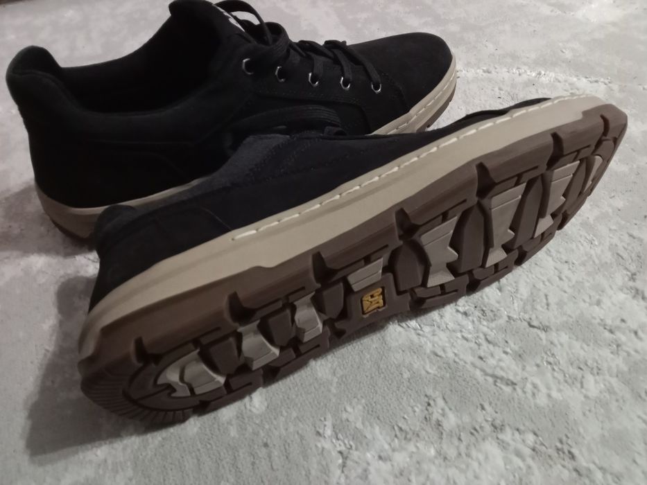 Продам кроссовки