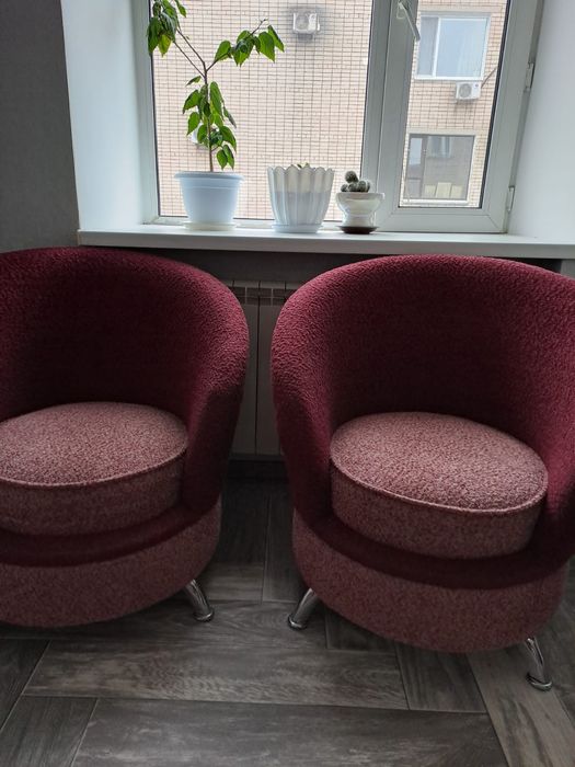 Диванчик с креслами для кухни.