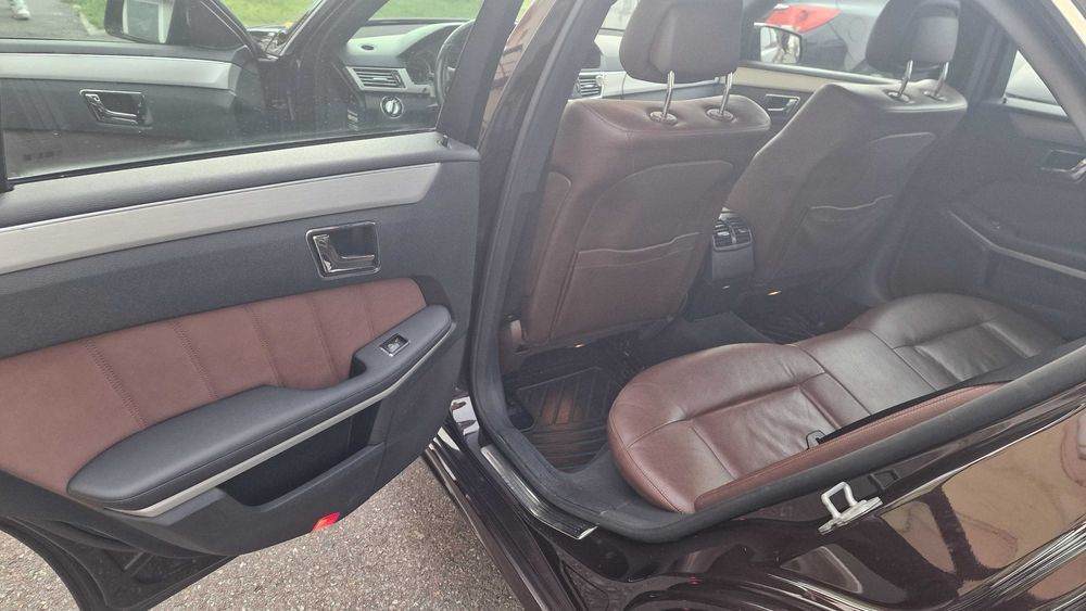 Mercedes-Benz E-Class, 2010, 245.000 km –Exterior / interior maro