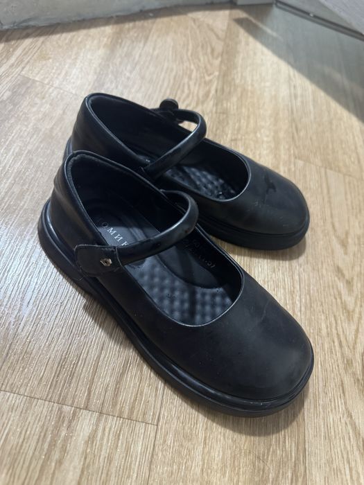 Продам туфли для девочки