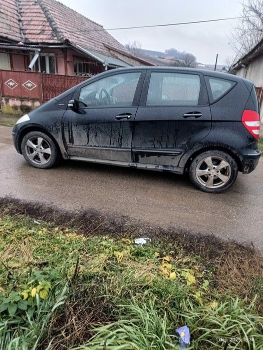 Vând Mercedes a200