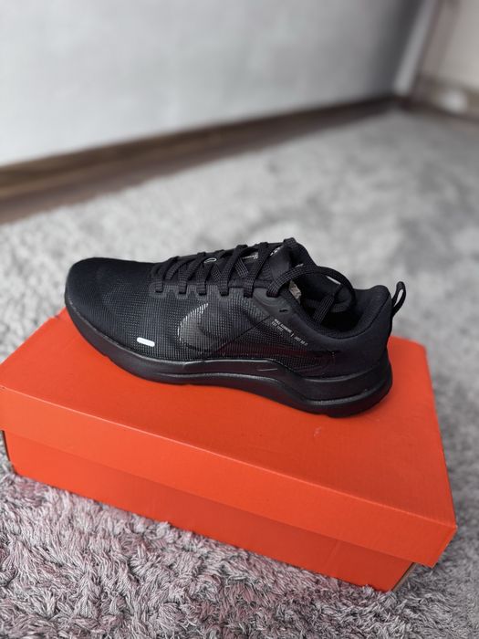 Adidasi nike dama