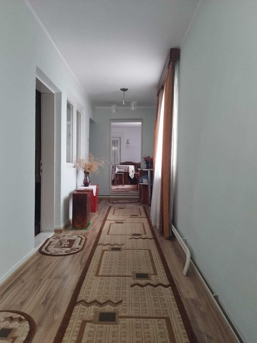 Casa de vanzare cu gradina, garaj si anexe