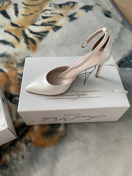 Официални обувки- носени часове