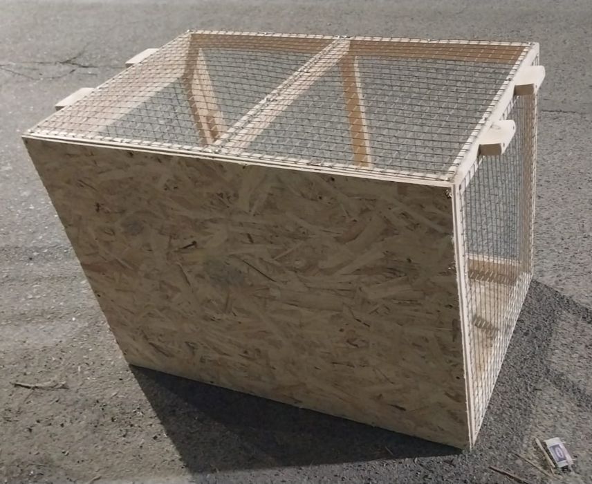 Клетка ,переноска для собак