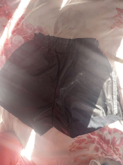 Кожени къси панталонки