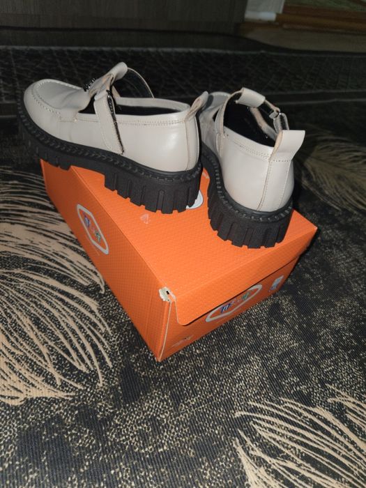 Продам туфли новые кожа.