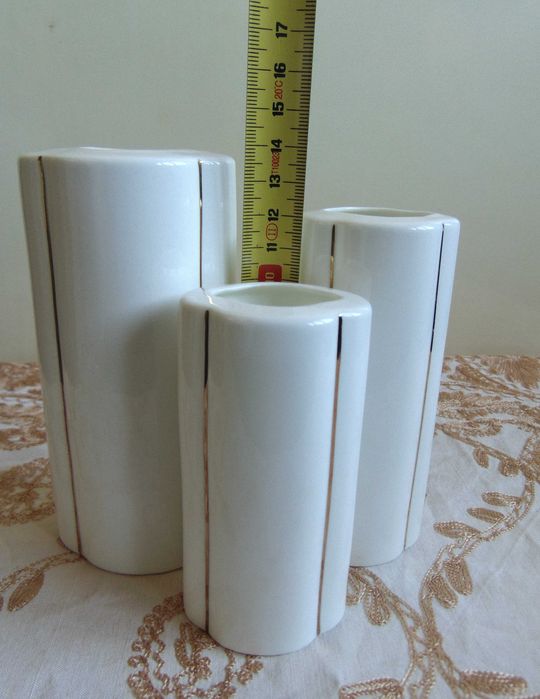 Три вазички български костен порцелан