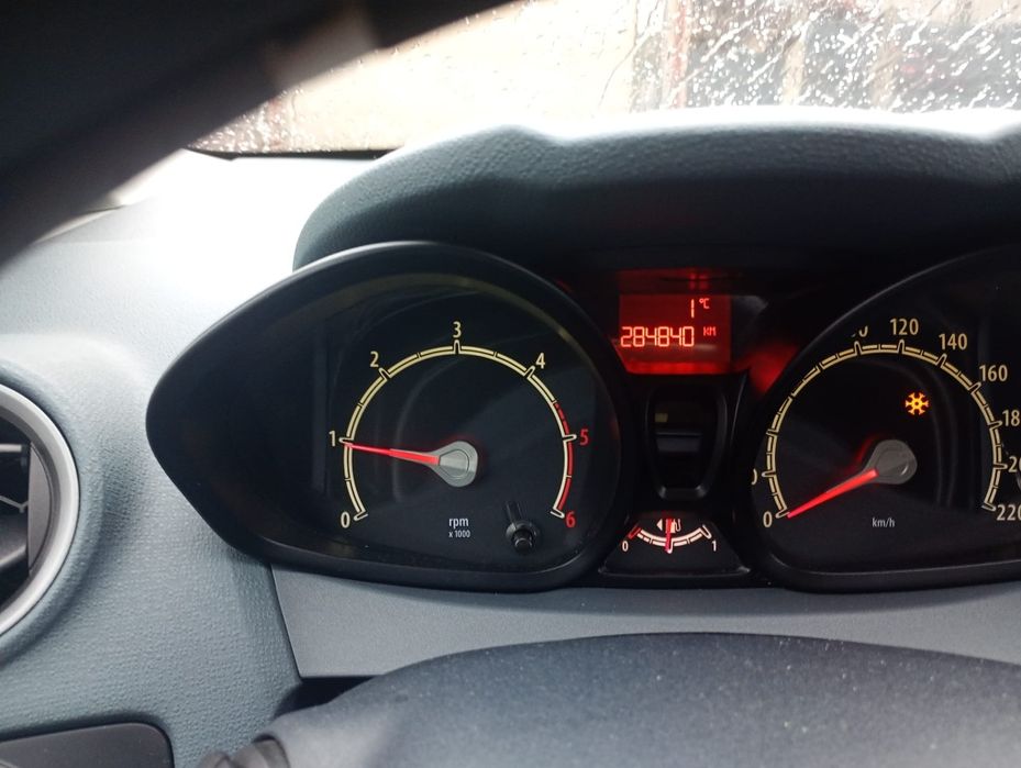 Vând Ford Fiesta 2010