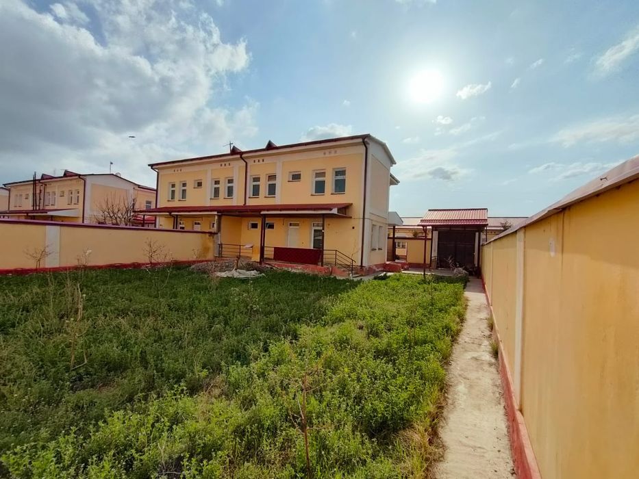 Srochno 2 etajli kotej sotiladi ( yonida 2 sotiq agarodi bilan)