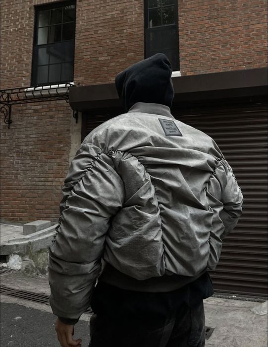 Бомбер в стиле streetwear