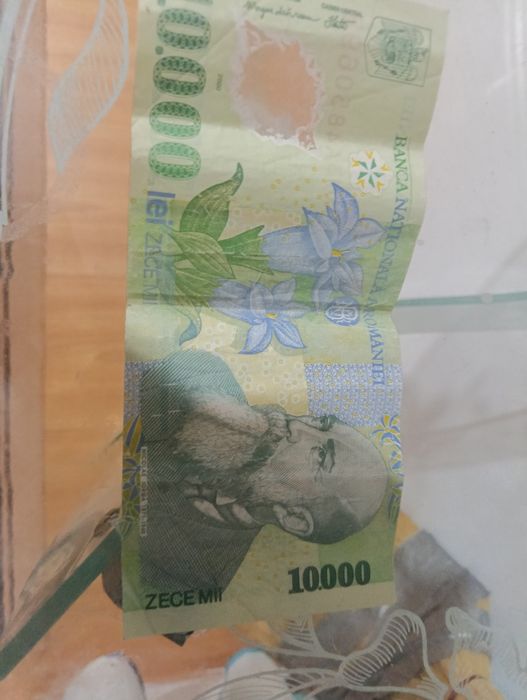 Vând bancnota de 10.000 de lei în stil vechi!