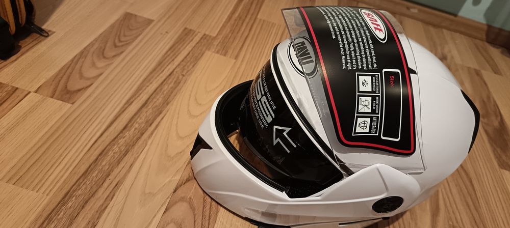 Casca moto, noua cu folia pe geam