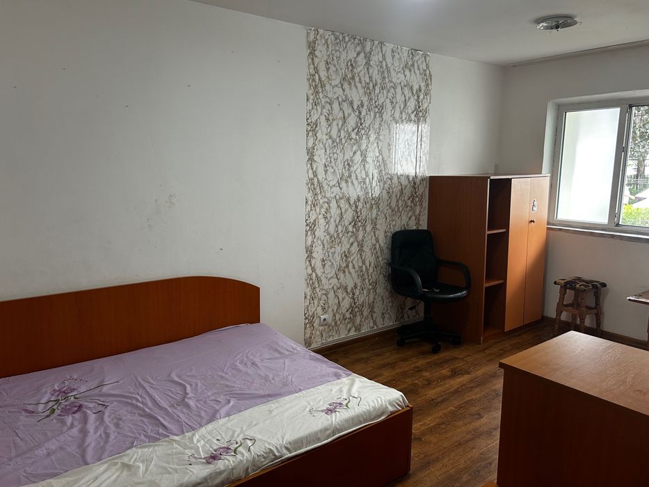 Închiriez Garsonieră Cf I