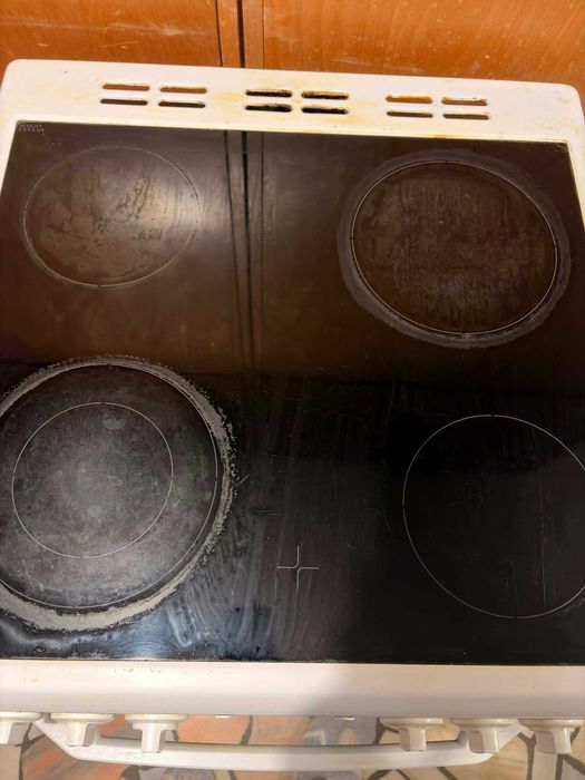 Продавам готварска печка BEKO