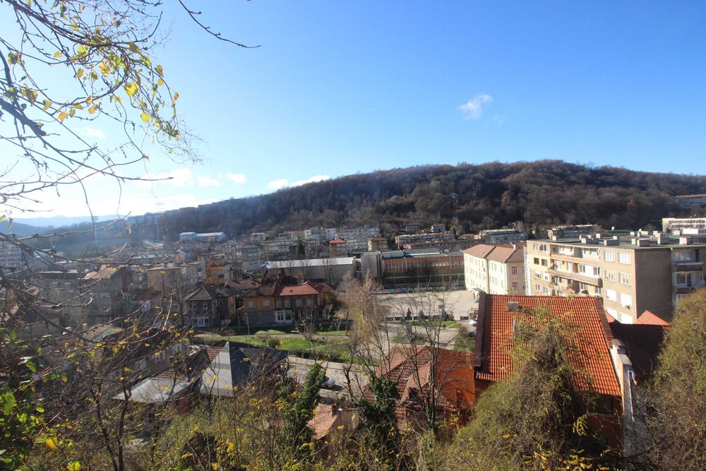 Къща с двор в центъра на гр. Габрово