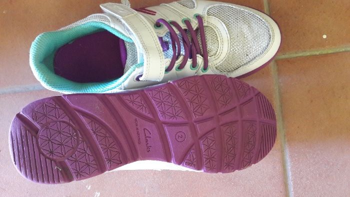 vand incaltaminte sport din piele marca Clarks