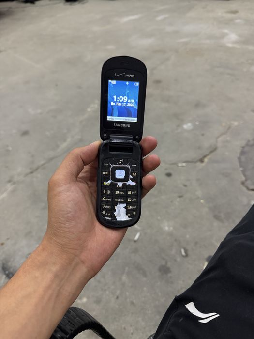 Samsung gusto 2 srochni sotiladi