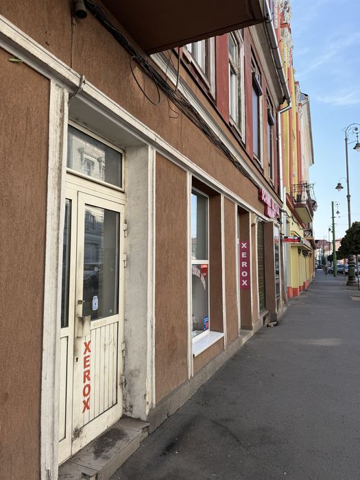 Inchiriez spatiu comercial central langa teatru