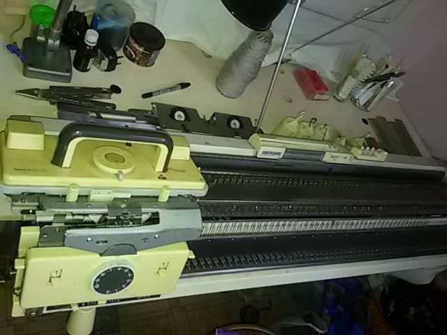 Тукув  машинками сотилади.Продается вязальная машинка