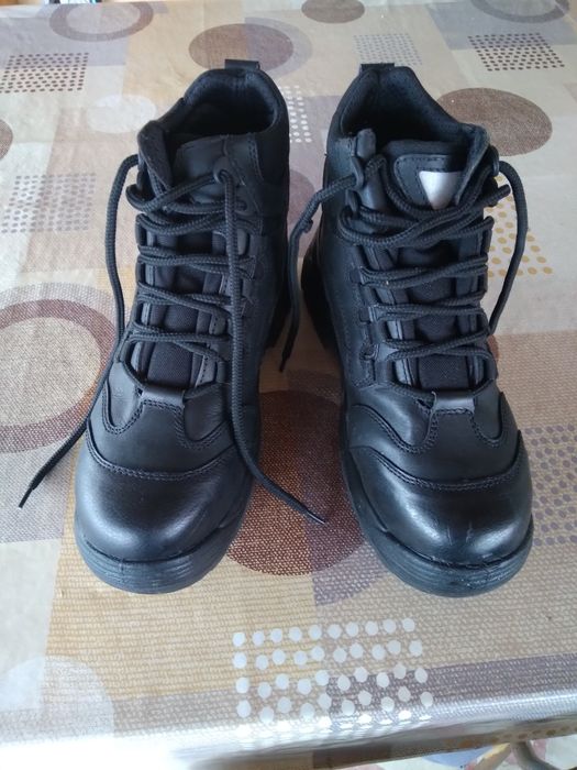 Зимни мъжки  боти ,нови.