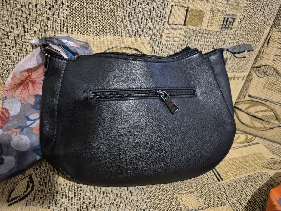 Чанта от естествена кожа подарявам.