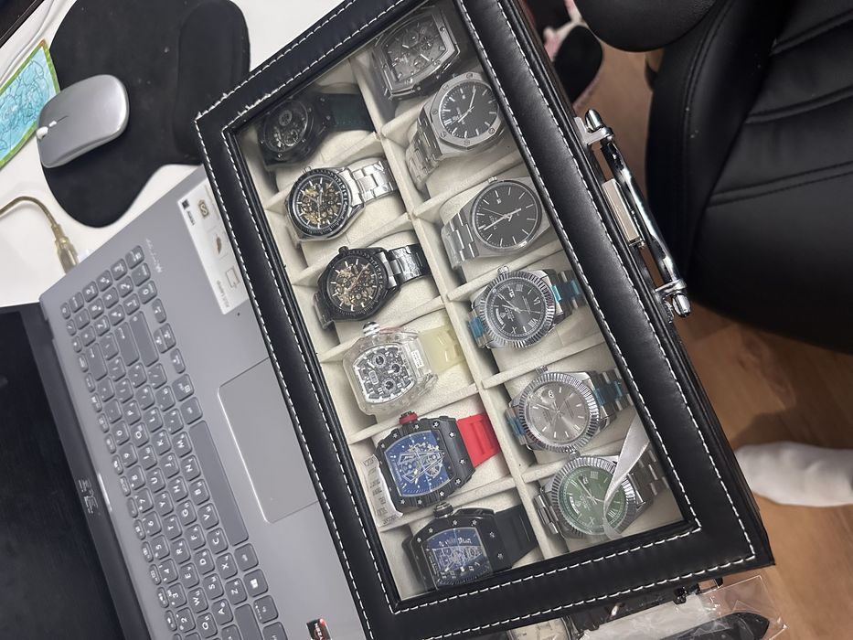 Продам набор наручных часов, новый.