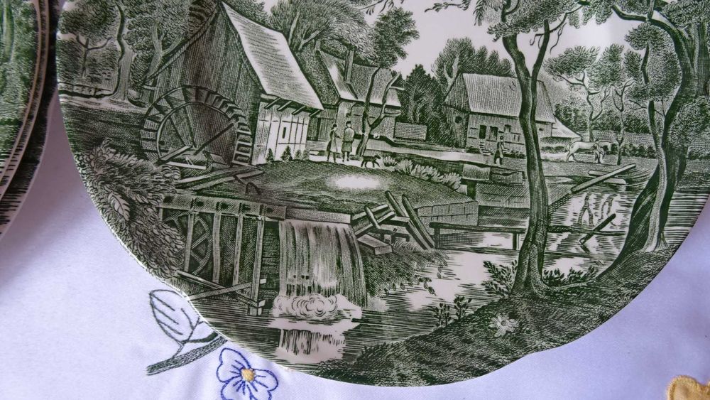 Чинии , чаши, чайник  Johnson Brothers.1930 - 1960-те години.