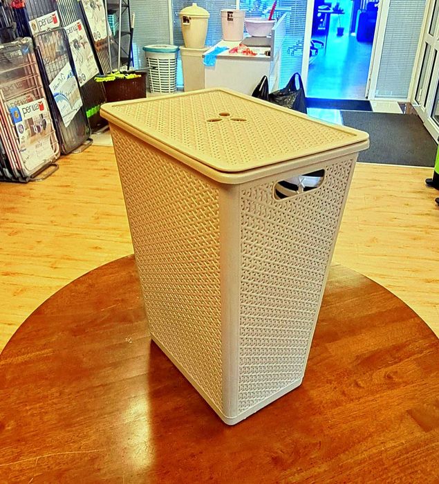 Корзина для белья с крышкой