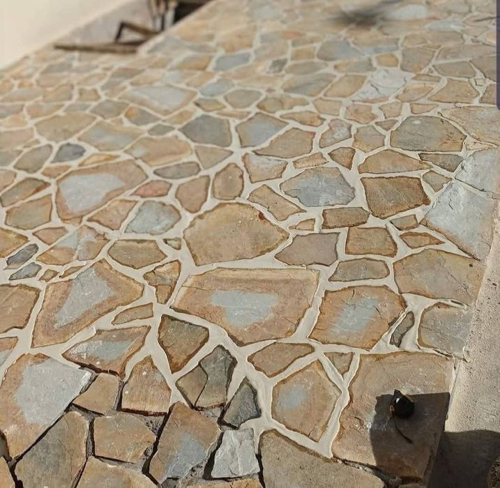 Vand și montez piatra naturala  piatra cubica