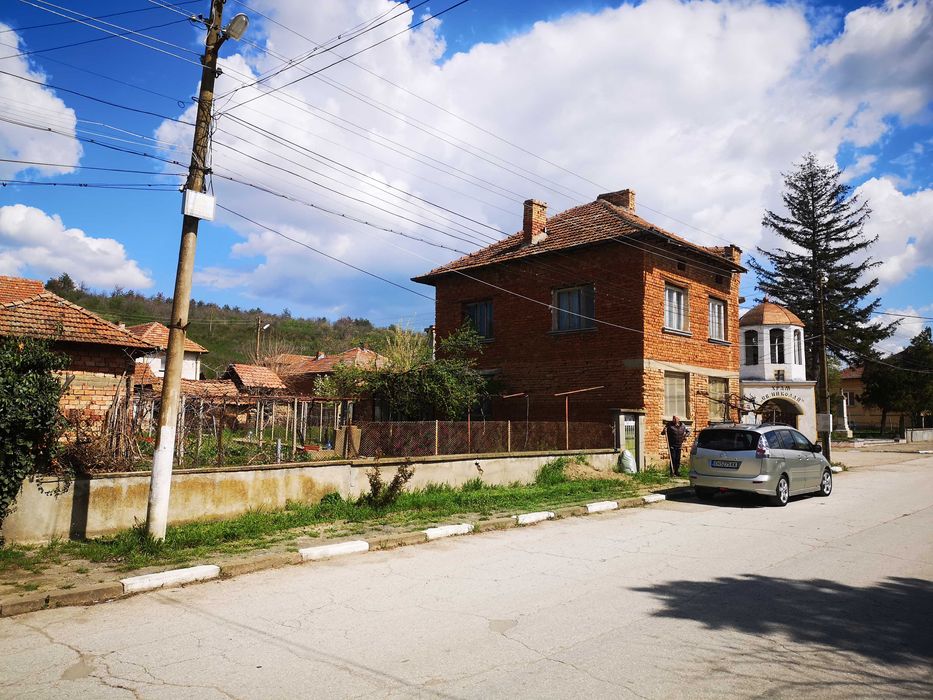 Продава се Къща в Плевен, Идеален център - 200 кв.м за 141 €/кв.м - Снимка #1