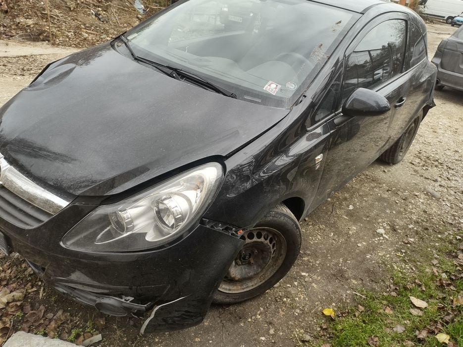 Corsa D на части