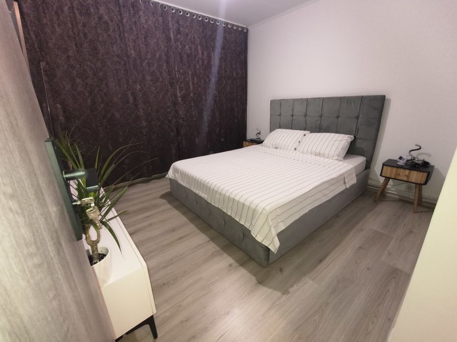 Apartament cu 3 camere decomandat