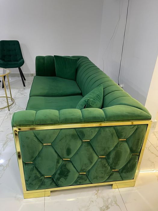 Vand canapea verde smarald