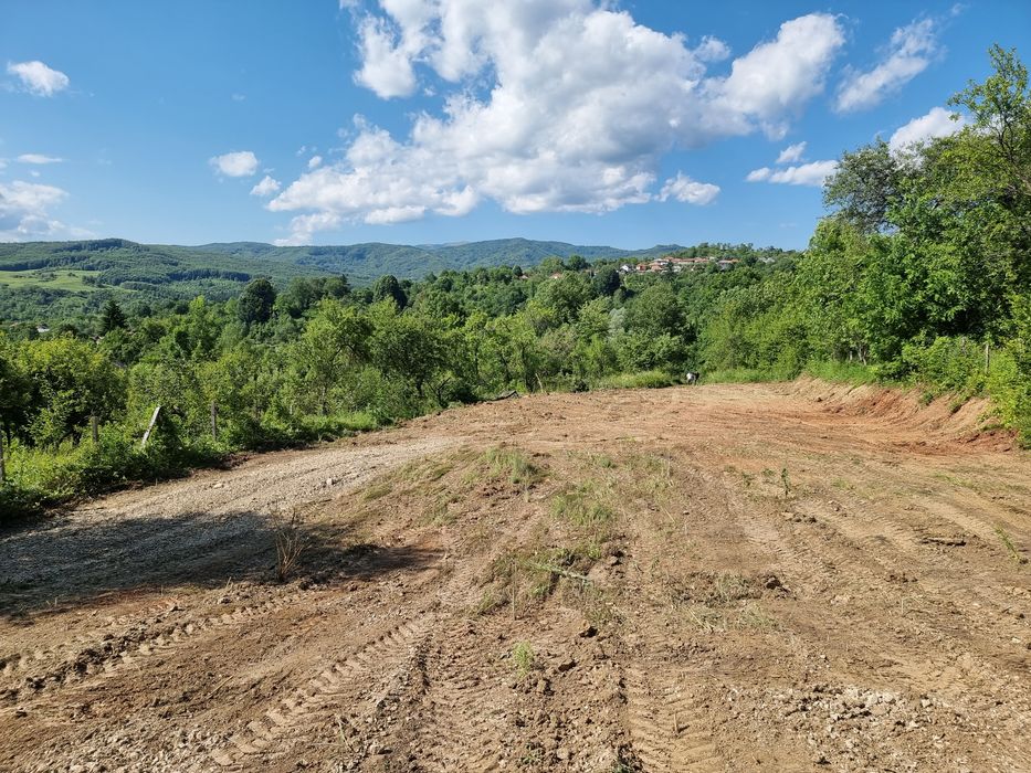 Teren cu vedere la muntii Leaota(primii 1600 intravilan+dif.extravilan