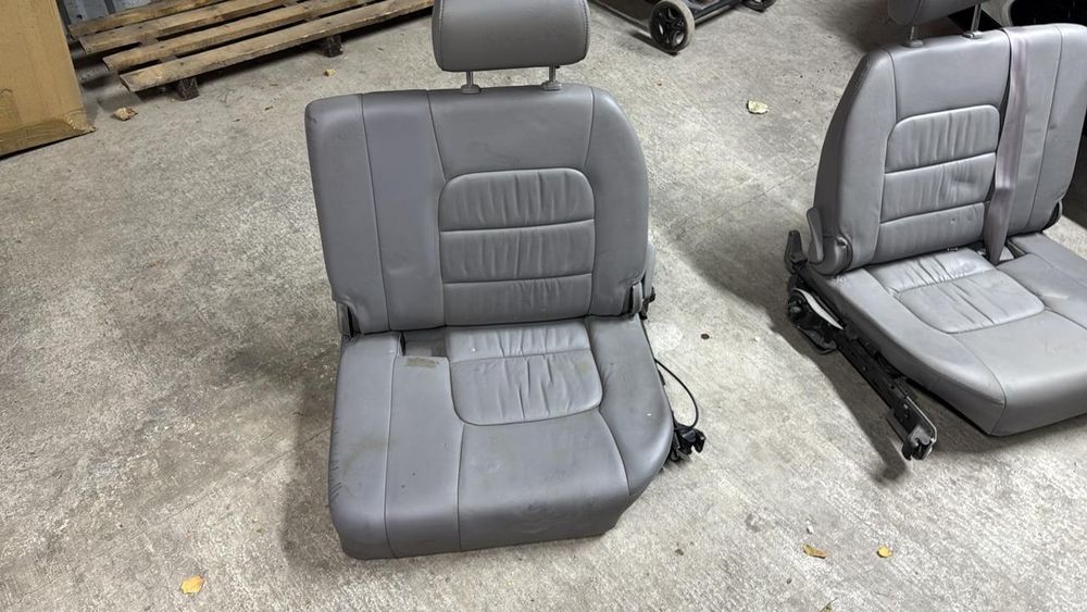 Сиденья на Лэнд крузер 100 третий ряд