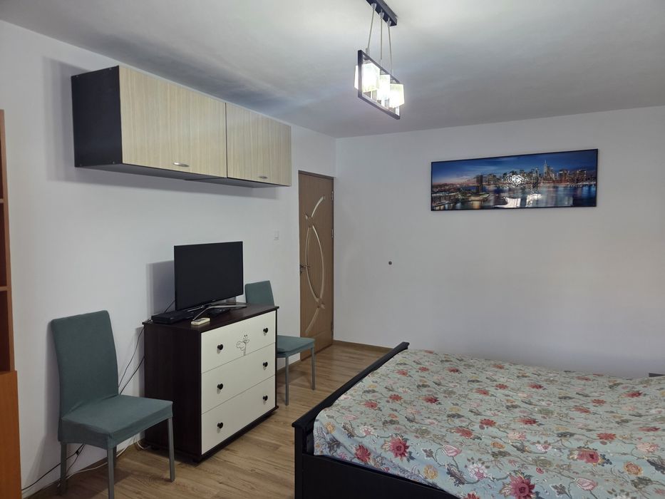 Închiriez apartament zona Racheta