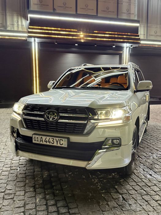 Land cruiser 200 sotiladi