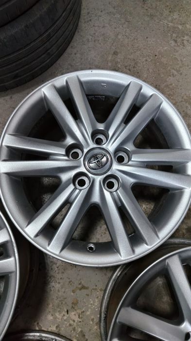 Продам оригинальные диски Тойота R16