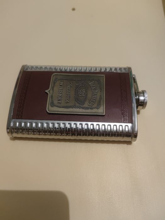 Фляжка с логотипом