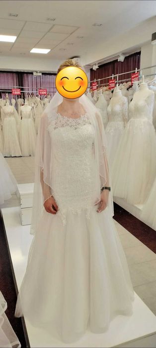 Rochie de mireasa si voal