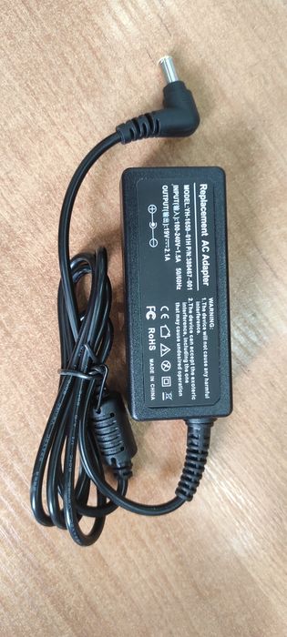 Продам блок питания 19v. 2,1А