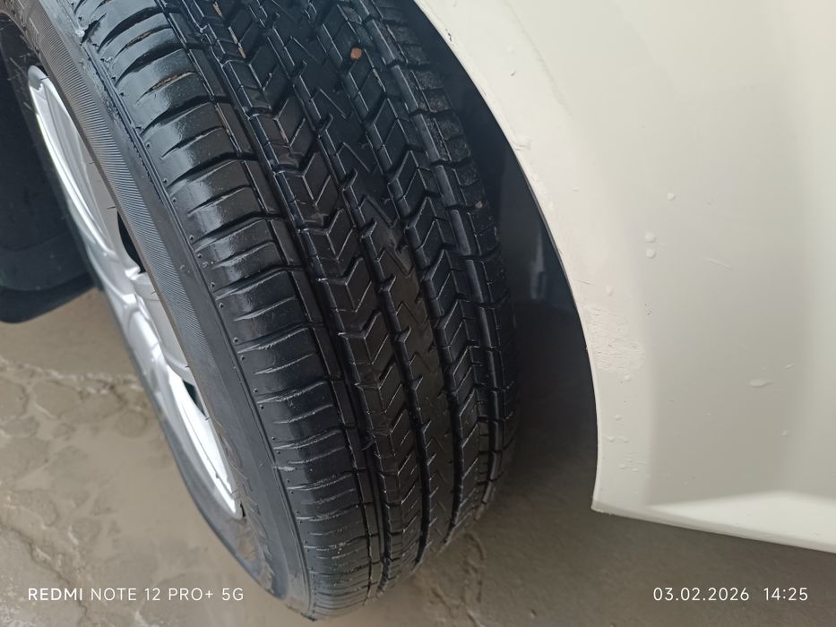 Rasmdagi mashina sotiladi