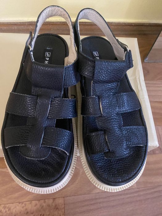 Продам кожаные босоножки новые