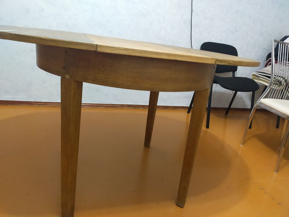 Продам стол антиквариат